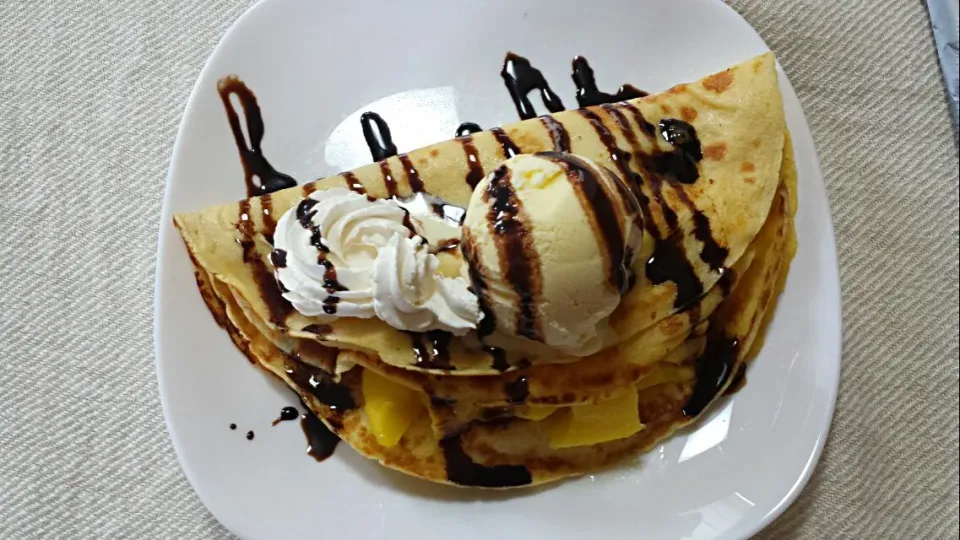 just tried making a Mango Crepe for the first time and it was so good 👍☺🍦🍌|joさん