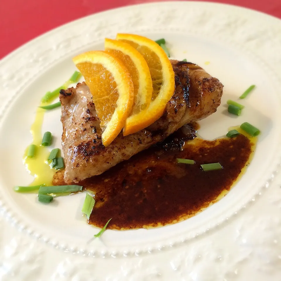 Snapdishの料理写真:シローさんの料理                             炊飯器で鶏モモ肉のコンフィ         オレンジソース|志野さん