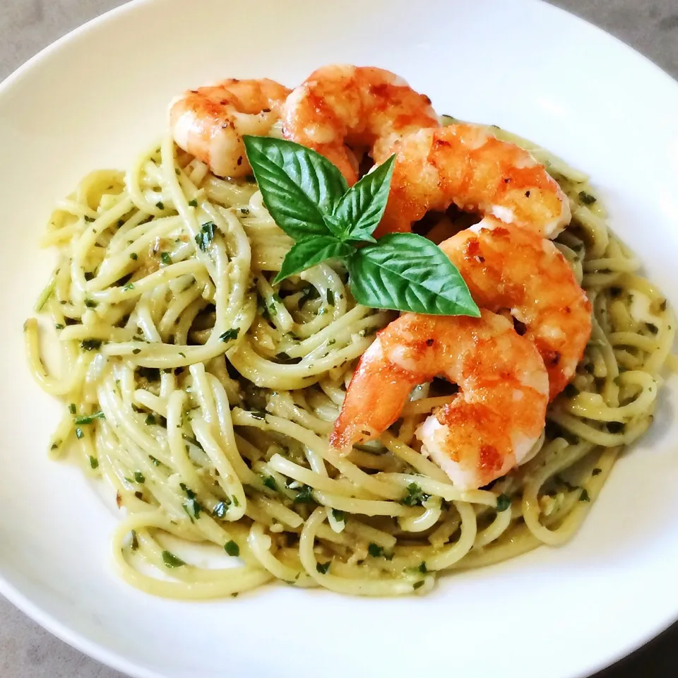 Basil pesto pasta with prawns|12Dragonさん