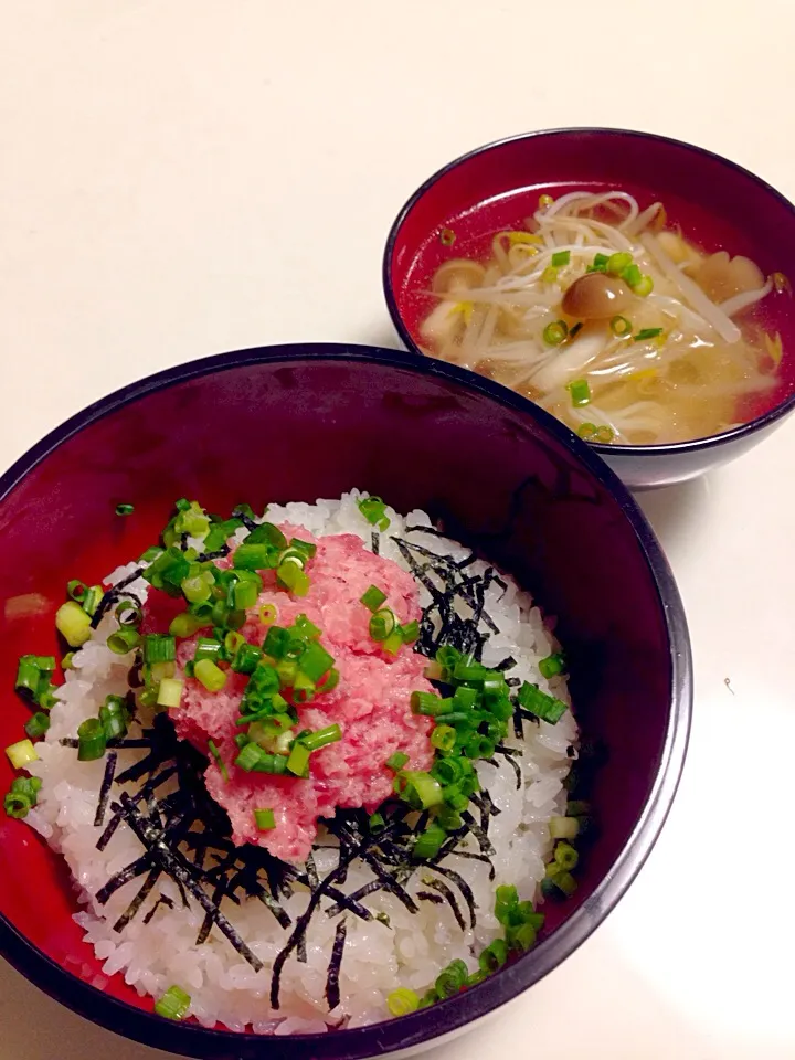 Snapdishの料理写真:ネギトロ丼＆すまし汁|おかーＰさん