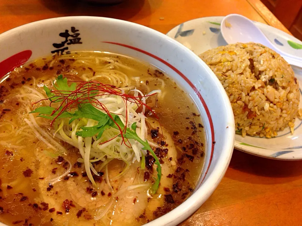 塩元帥 天然塩ラーメン 炒飯|うえのぶさん