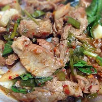 Spicy grilled beef salad|Nu Castielさん