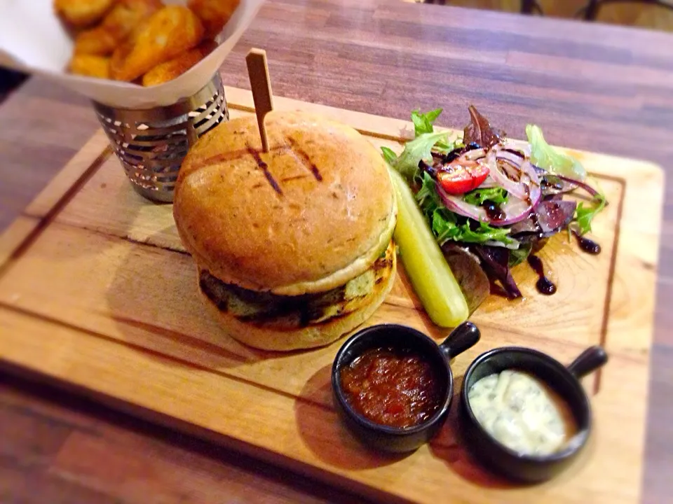 Wagyu beef burger at The Lot|Mak Toniさん