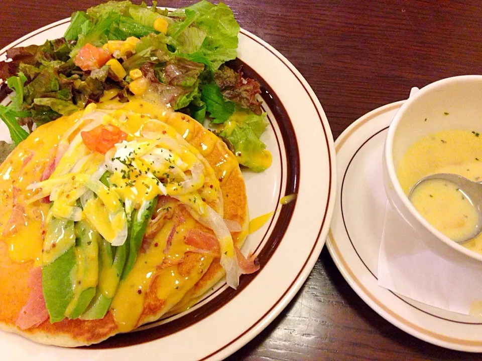 生ハムとアボカドのハニーマスタードパンケーキ|まきさん