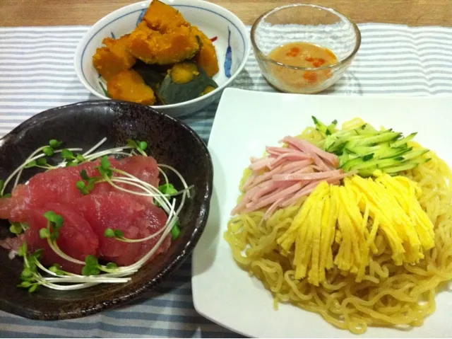 まぐろ刺身・ピリ辛ゴマだれ冷やし中華・かぼちゃ煮物|まーままさん