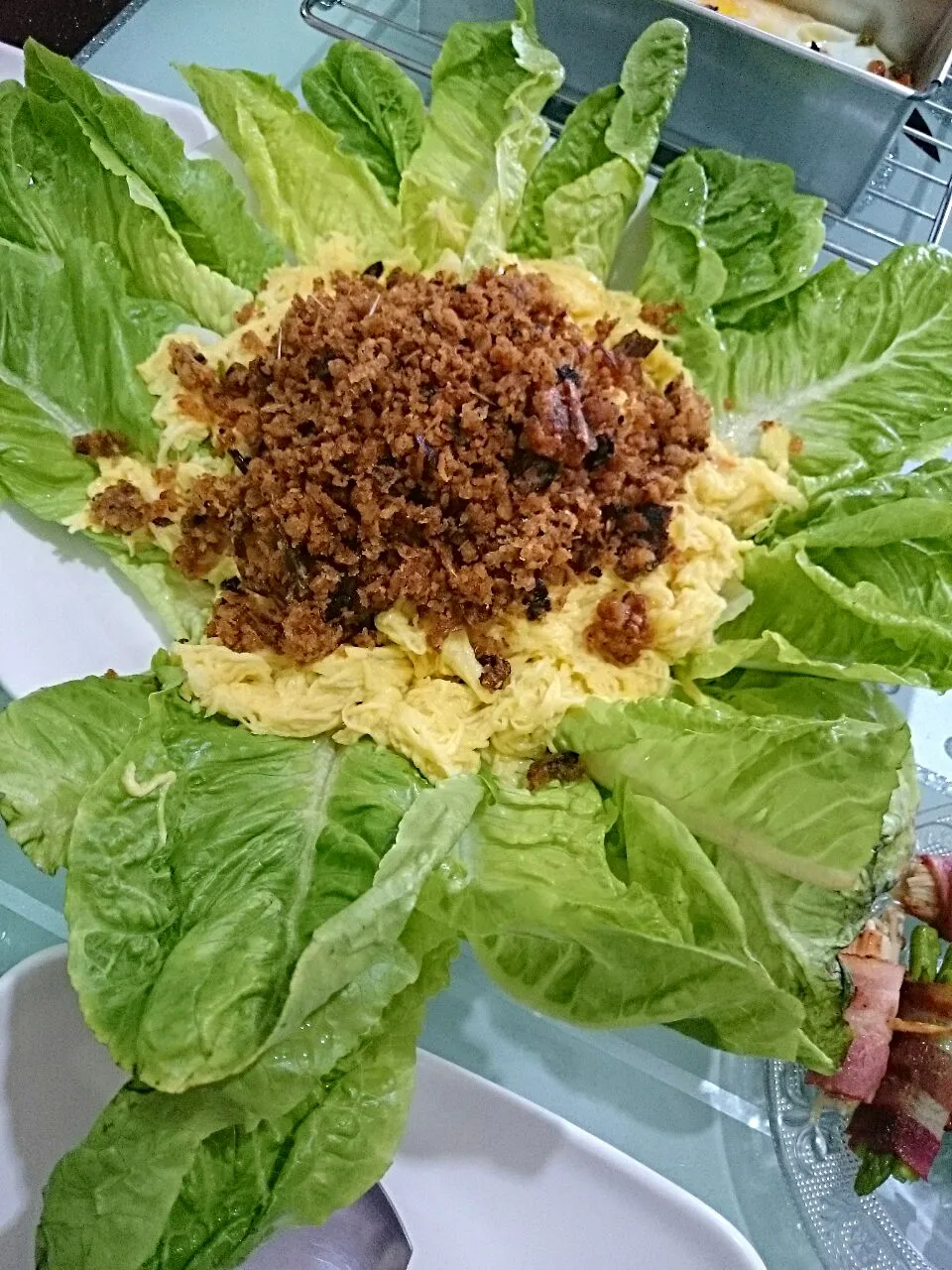 Shredded fried fish with green manggo wrap in Green lettuce|bonnieさん