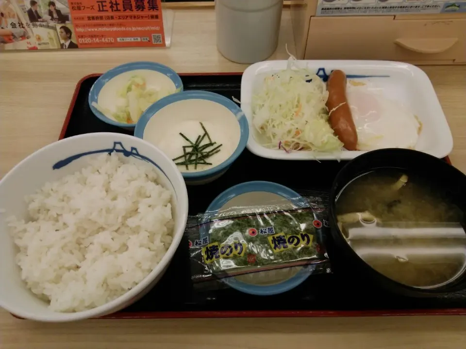 松屋のソーセージエッグ定食、400円。|東京ライオンズさん