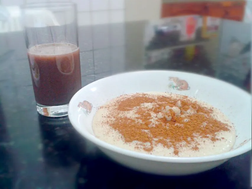 Snapdishの料理写真:16/08/2014 - jantar

mingau de aveia com canela + Protella (mix de proteínas sabor chocolate com avelã)|Gabriela Baptistaさん