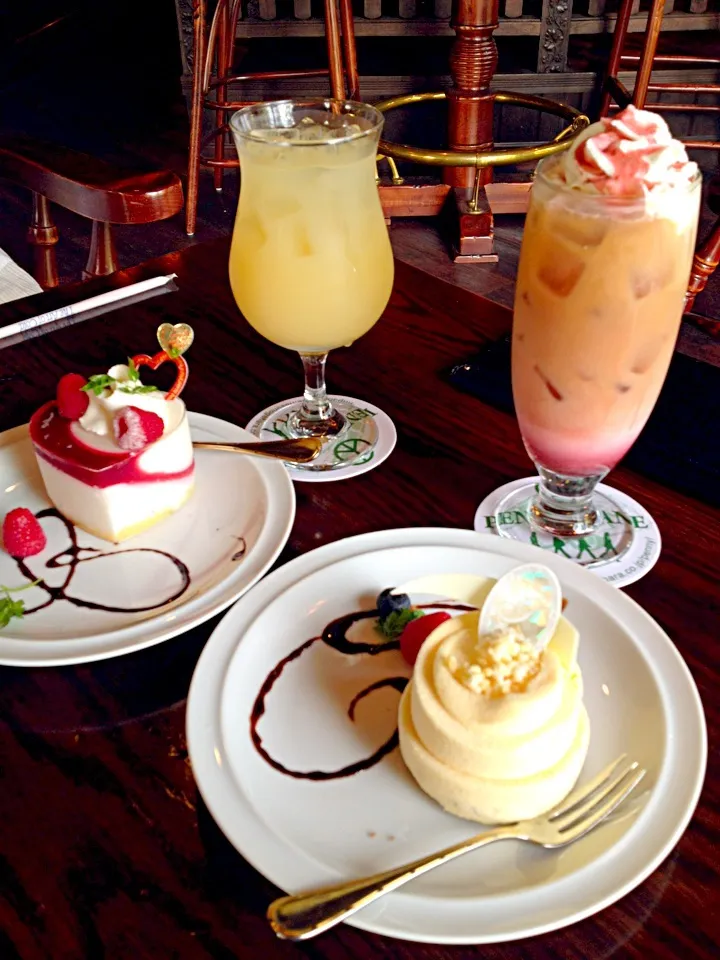 ジャンジャンブルショコラブランとアムール🍰♥アイスブルーベリーミルクティーと青りんごジュース🍹✨🍏 @pennylaneつくば店|K.Sさん