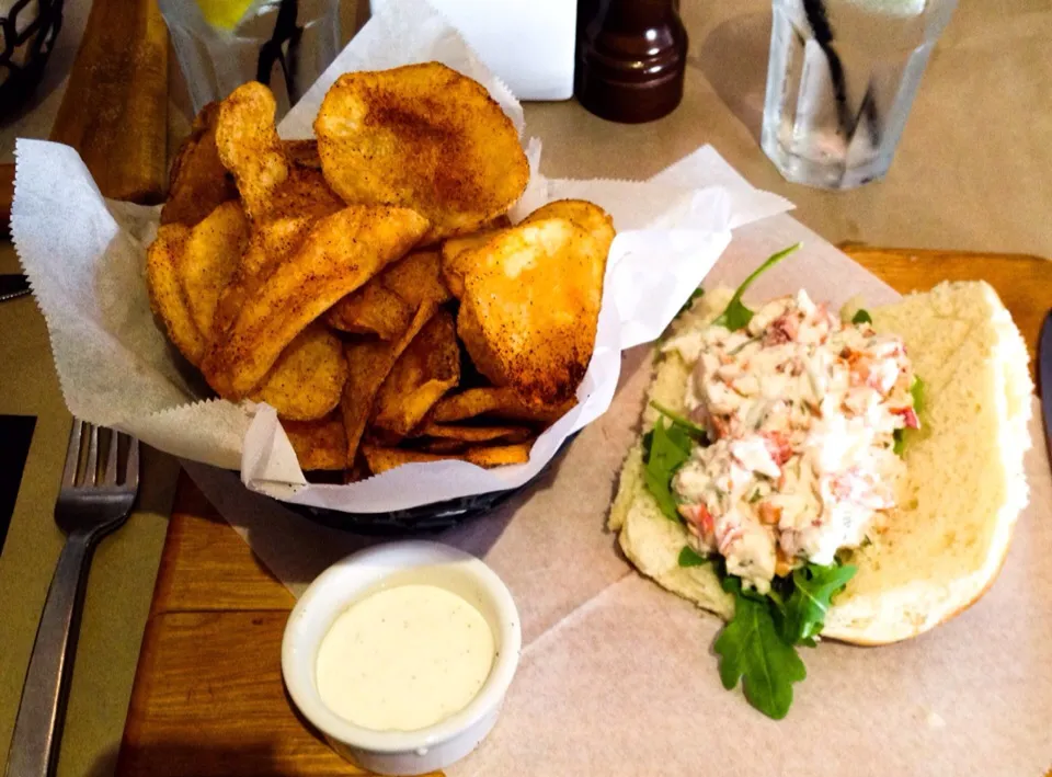 Lobster Roll and Spicy Chips from Great Maple|sooprcoolchicaさん