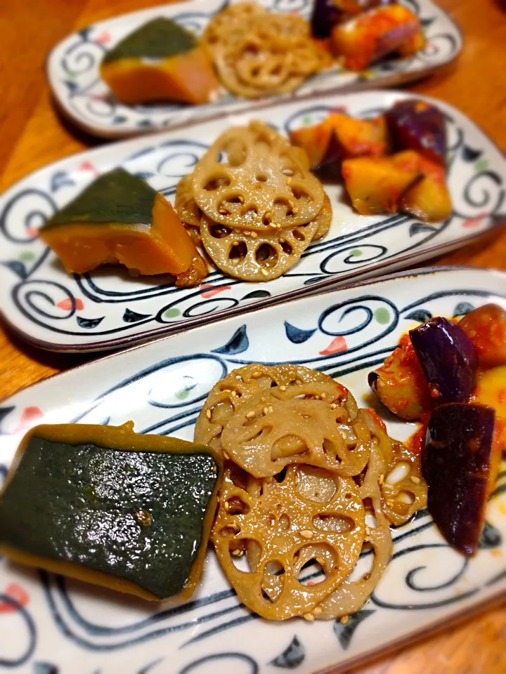 Snapdishの料理写真:かぼちゃの煮物・レンコンきんぴら・茄子のトマト煮|satoeさん