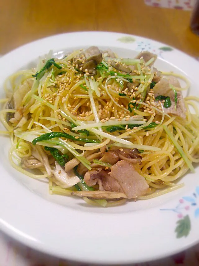 ８月１７日 豚肉と水菜と舞茸の柚子胡椒パスタ|いもこ。さん