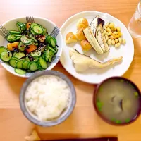 Snapdishの料理写真:ムツのムニエル、ポテトとナスのグリル焼き、キュウリと竹輪の和えもの、シジミ汁|emiemiさん