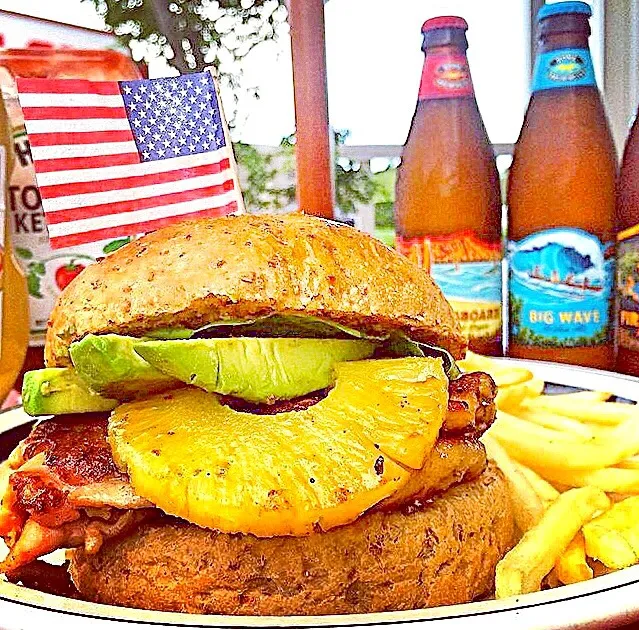 #TOLOPICAL #HONEY #CHICKEN #BURGER! #AVOCADO #PINE😉|ClassicalCoffeeRoaster,co.ltdさん