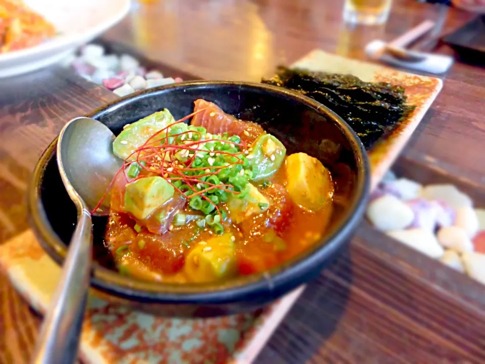 マグロとアボガドの辛味噌和え 韓国海苔に載せて|相馬孝良さん