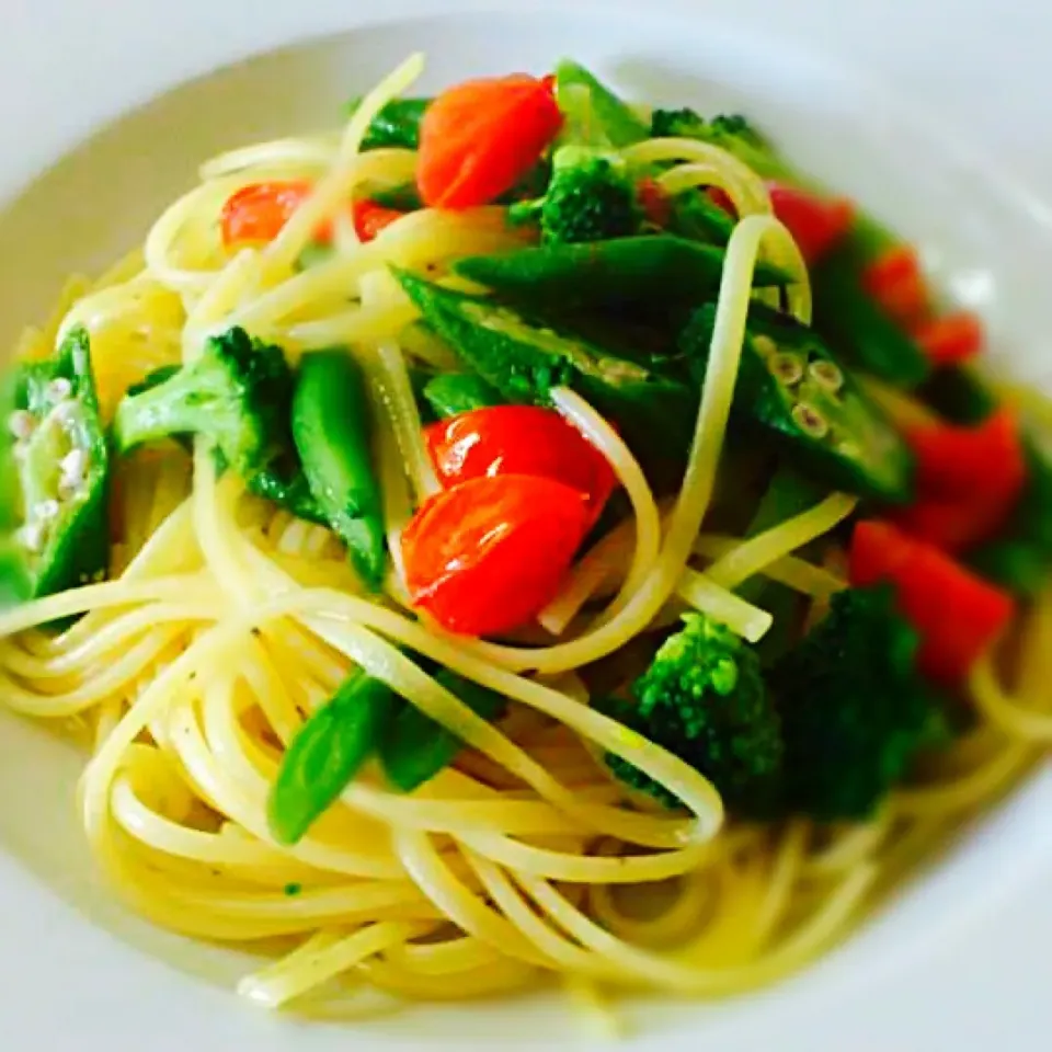 Snapdishの料理写真:緑黄色野菜のリングイネ レモンオイルソース  Linguine con verdure al limone|Cedro🍋さん