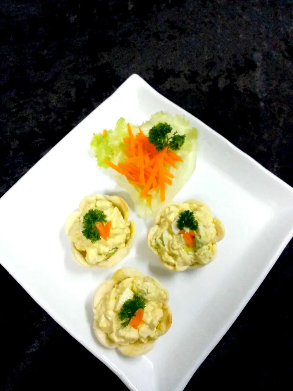 Avocado & Egg Mayo in Bread Cup|Jeab Lertさん