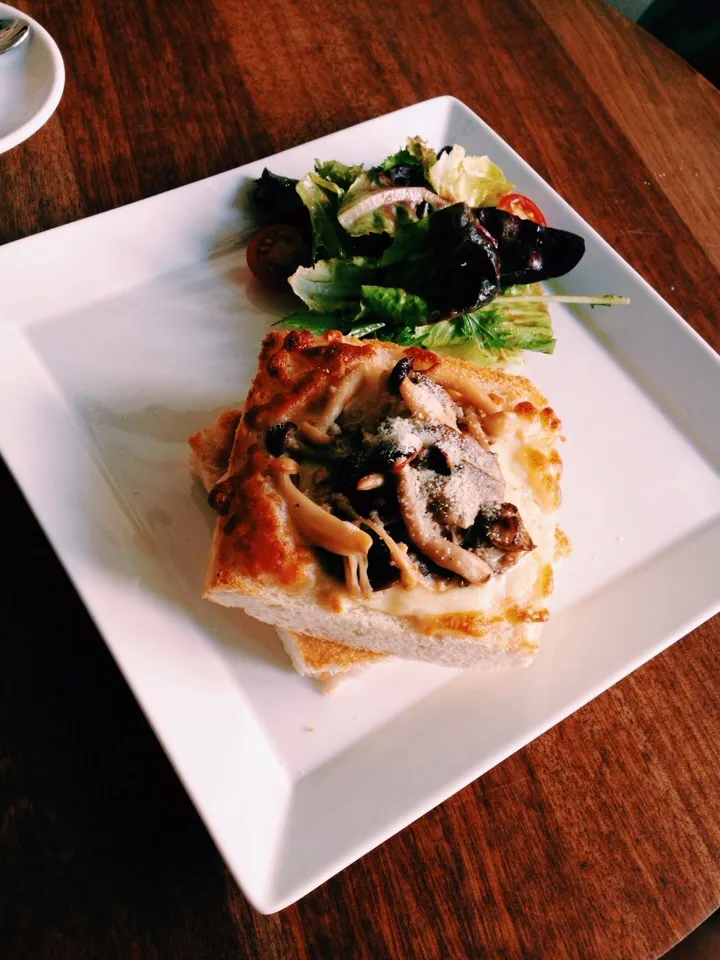 Mushroom Cheese Baked Bread|Yejonさん