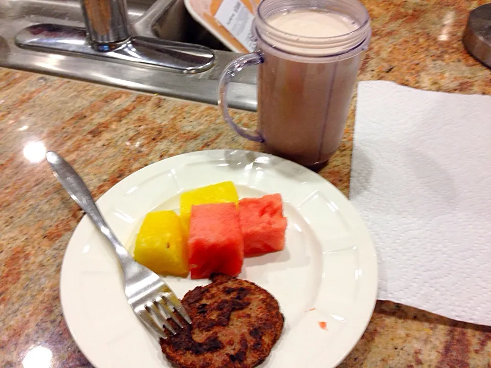 Skim milk protein shake with sausage patty with pineapple n water melon|lb180さん