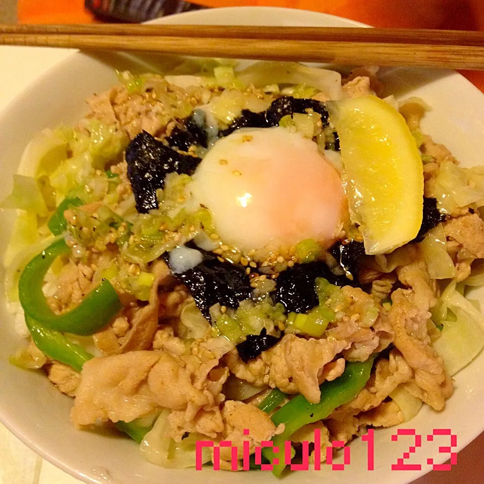 Snapdishの料理写真:塩レモン豚丼ネギ塩だれ風味|いつみさん