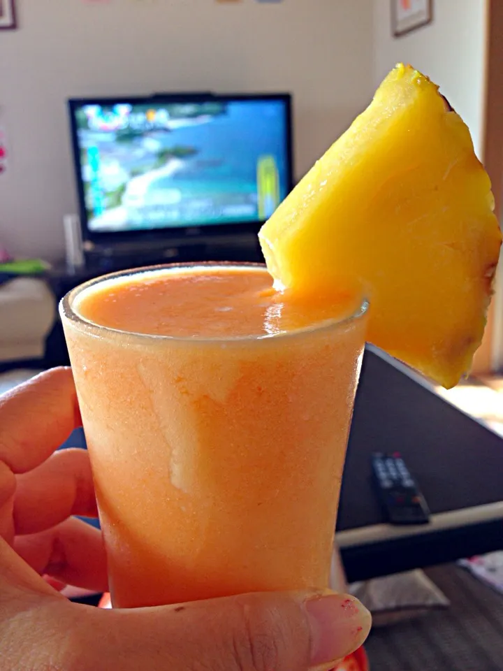 Pineapple mango smoothie|viviさん