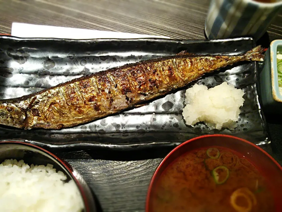 Snapdishの料理写真:秋刀魚の塩焼き定食|大石さん