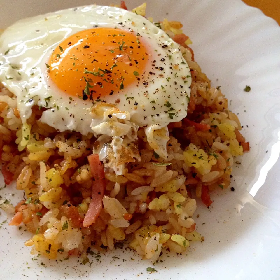 ベーコンバターライス目玉焼きのっけ|カウンター嬢さん