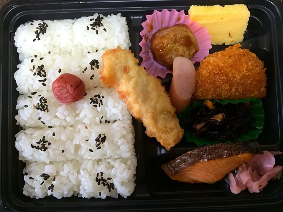 Snapdishの料理写真:和風幕の内弁当(鶏天入り)|ばーさんさん