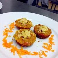 Smiley carrot cupcake!|Kevin Anchetaさん