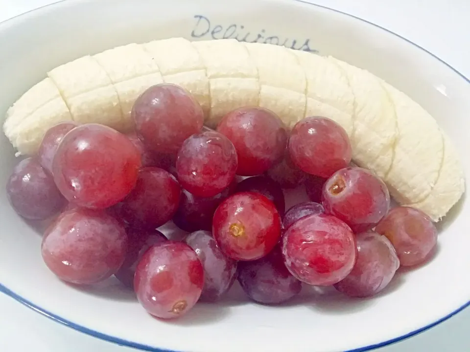 banana grapes 🍌🍇|🌷lynnlicious🌷さん