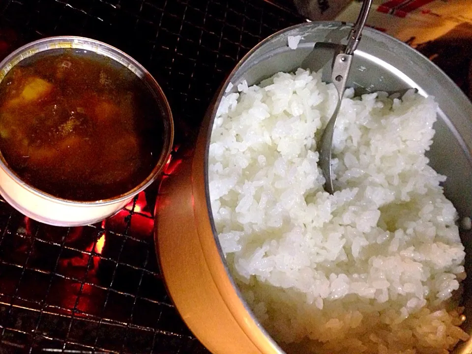 ご飯と角煮缶詰|hiromiさん