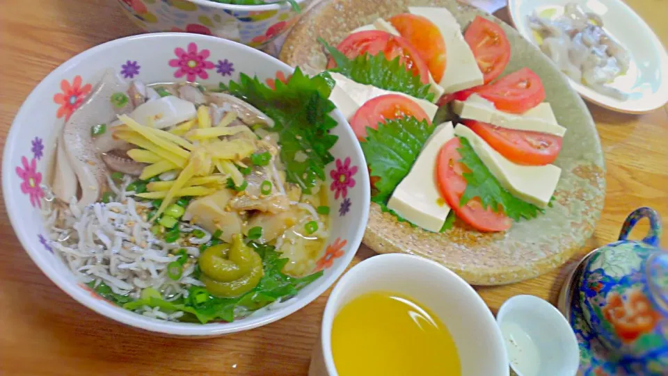 boiled rice with soup (塩タラとイカのだし茶漬け)|ここさん