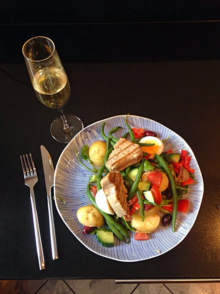 Salad Nicoise with tuna steak|Roisin Irvineさん