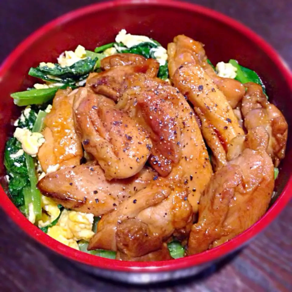 Snapdishの料理写真:鳥もも肉の照り焼き丼♪ 鰻のタレで〜♪|miiiーna"さん