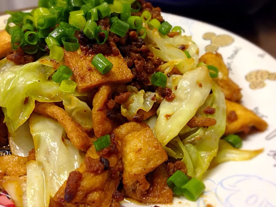 油揚げとキャベツの肉味噌炒め|すあまさん