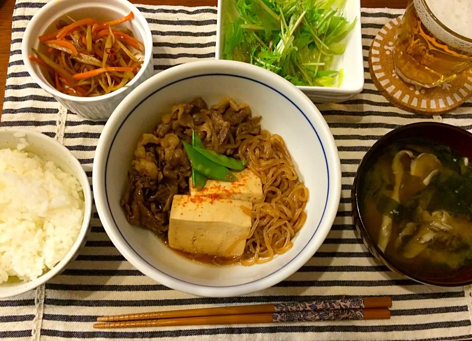 Snapdishの料理写真:肉豆腐 金平ごぼう 舞茸とワカメのお味噌汁 水菜サラダ|haseseさん