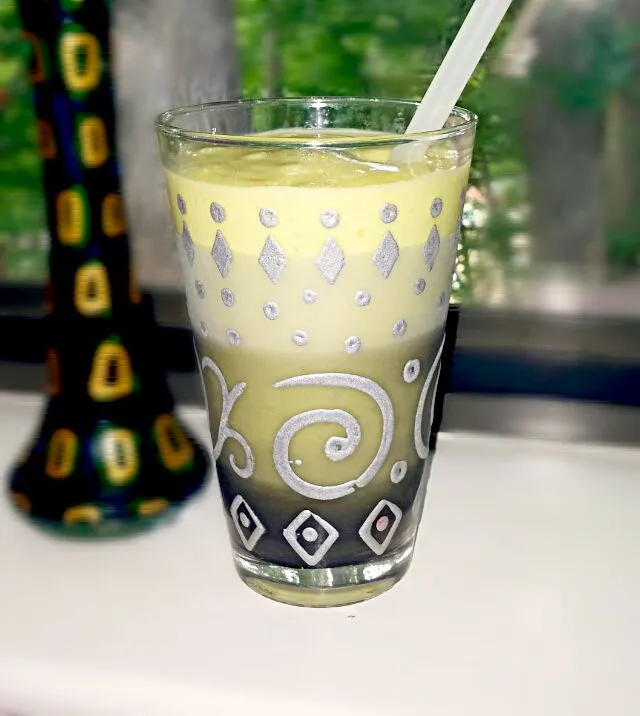 mango avocado smoothie|Jiraphon Gさん