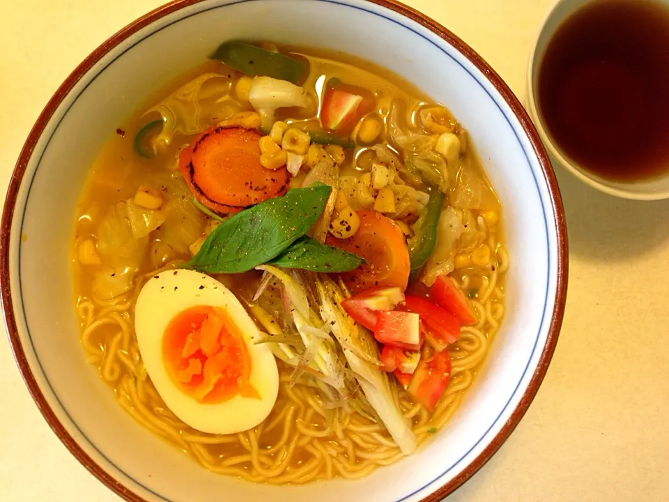 Snapdishの料理写真:朝ラー  野菜たくさん🍜|sasaちゃんこ😎さん