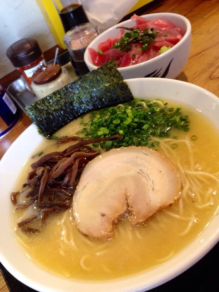 Snapdishの料理写真:✨博多とんこつラーメン✨|中さんさん