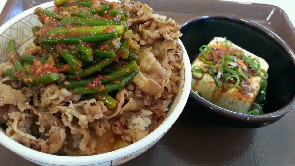 ニンニク牛丼|たくぞうさん