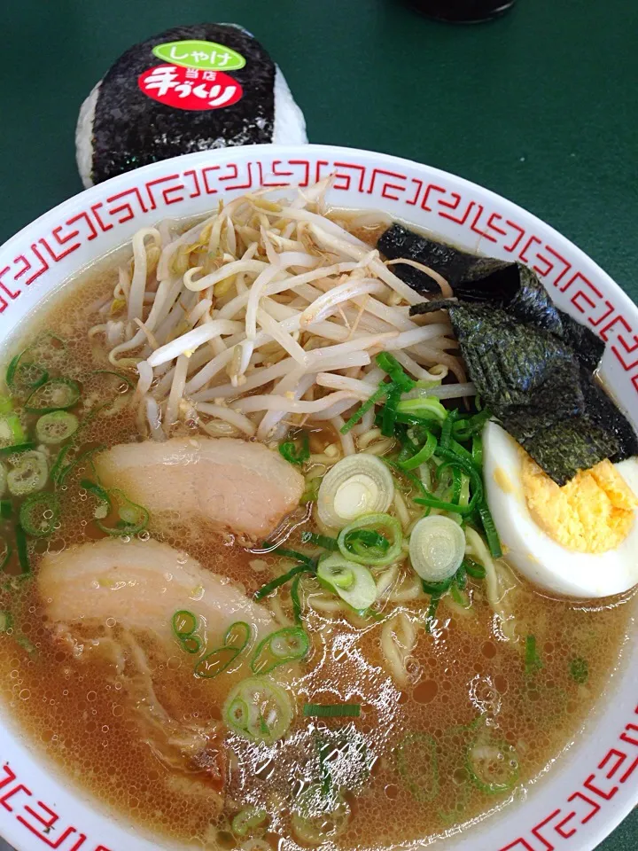 豚骨醤油ラーメン！|伍龍やすさん