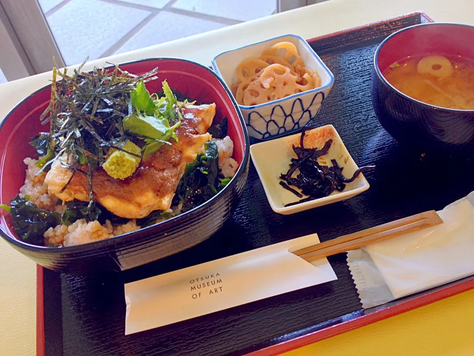 Snapdishの料理写真:鯛の炙り丼|さいとうさん