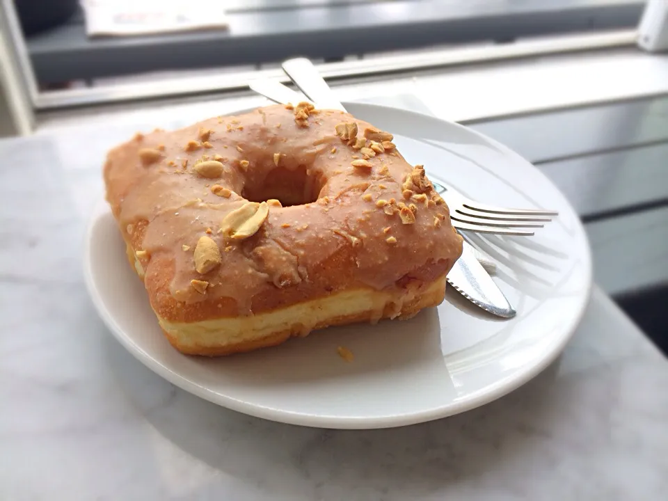 Snapdishの料理写真:Peanut Butter and Jelly Doughnut|Natashaさん