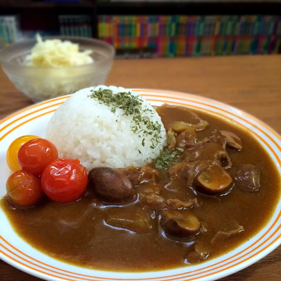 ぎゅう肉・マッシュルーム・たまねぎの普通カリーーʕ-̼͡-ʔ🍛プチトマトソッテー添えʕ-̼͡-ʔ🍅実は近江牛なーのだー|七海さん