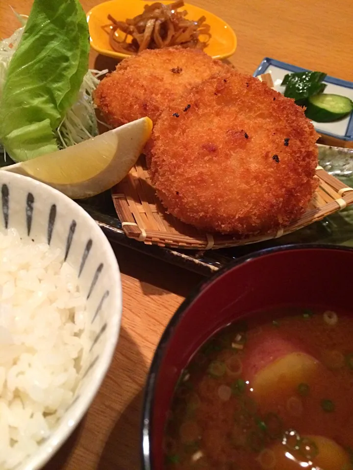 Snapdishの料理写真:海老クリームコロッケ定食|ダンディ☆和田さん