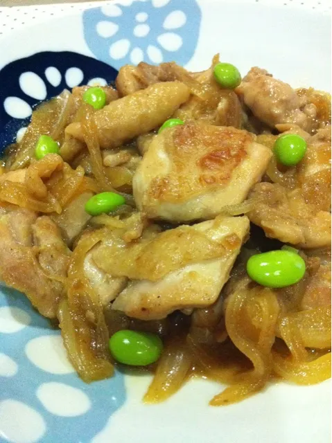 鶏もも肉と玉ねぎのこってり焼肉タレ炒め〜ご飯がススム！|まーままさん