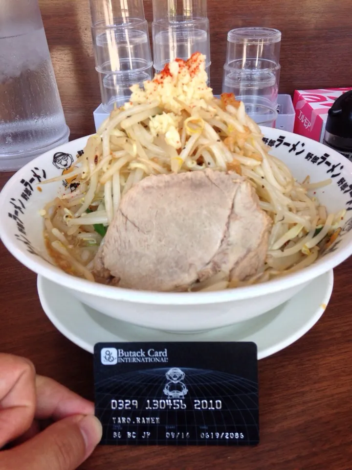 Snapdishの料理写真:野郎ラーメン750円ブタックカード行使で野菜増し無料|PegaOさん