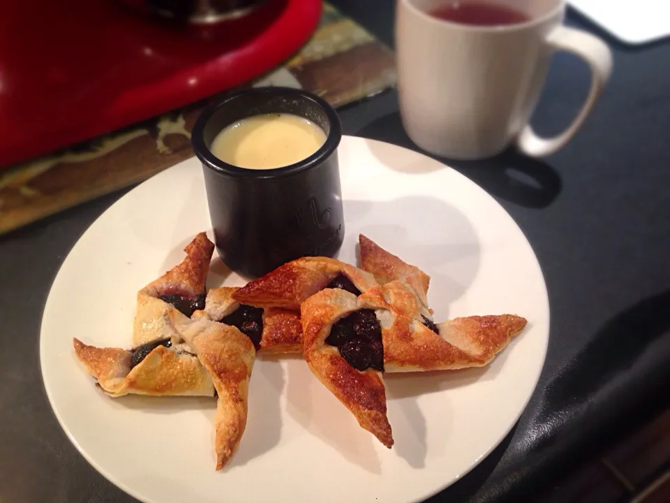 Blueberry pinwheels and frangellico custard|kipper's kitchenさん