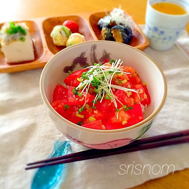 おりぃ🎀ちゃんの テレビでみかけたトマト丼🍅|なおさん