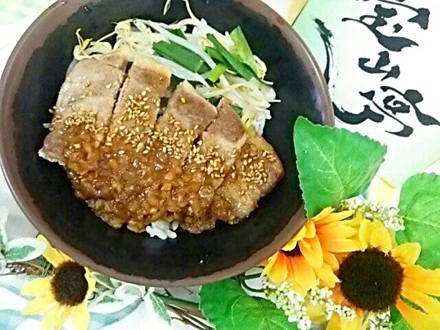 みそテキ丼|よっしー(=^ェ^=)さん